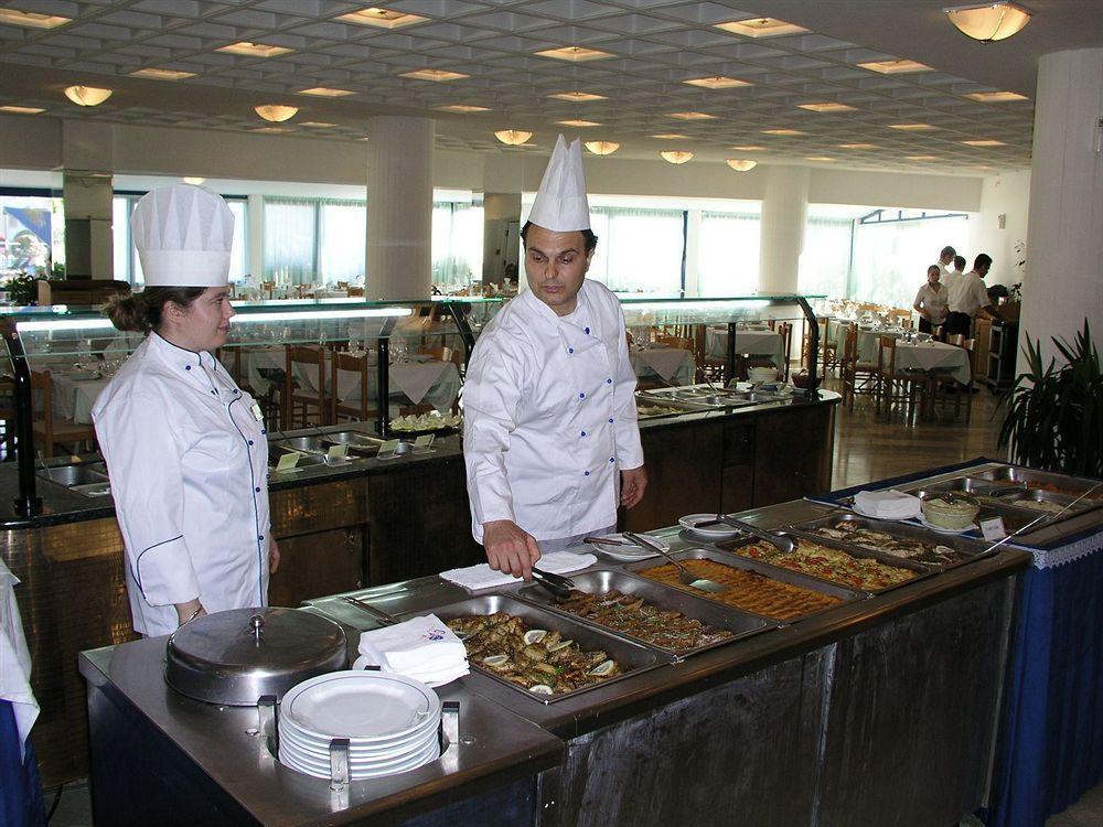 Mantzavináta Argile Resort מסעדה תמונה
